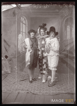 Groupe de femmes déguisées (Le Val-d'Ajol)